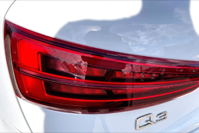 Used 2018 Audi Q3 2.0T Premium Plus w/ Premium Plus Package AWD/4WD image 29