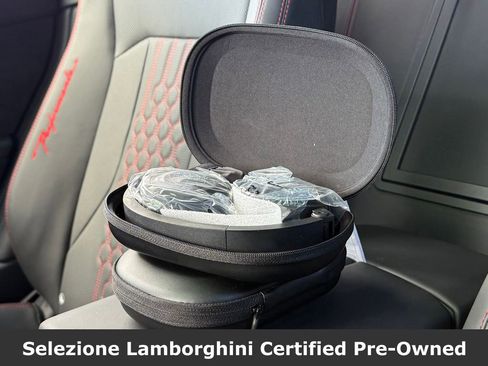Used 2024 Lamborghini Urus Performante AWD/4WD image 45