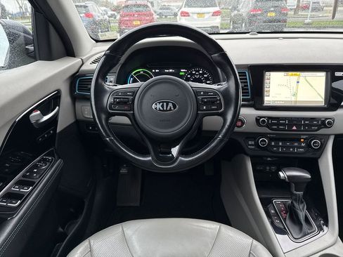 Used 2018 Kia Niro EX Premium image 18