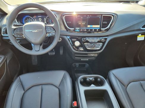 New 2026 Chrysler Voyager LX image 10