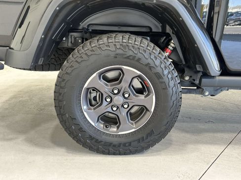 Used 2022 Jeep Gladiator Rubicon w/ LED Lighting Group AWD/4WD image 10
