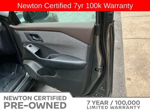 Used 2023 Nissan Rogue S FWD image 33