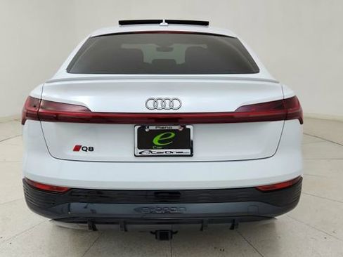 Used 2024 Audi Q8 e-tron Premium Plus w/ Premium Plus Package image 5