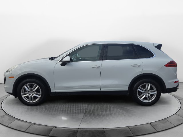Used 2016 Porsche Cayenne AWD/4WD image 2