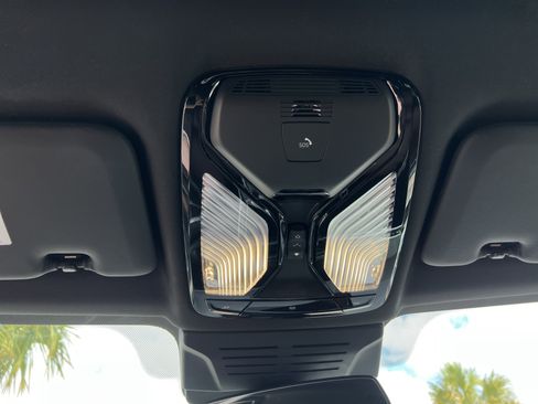 Used 2025 BMW X5 sDrive40i w/ M Sport Package RWD image 40