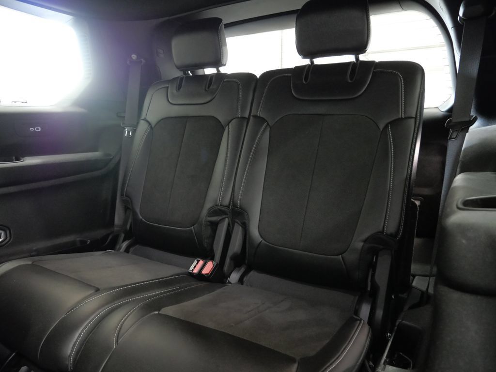 Used 2023 Jeep Grand Cherokee L Laredo AWD/4WD image 22