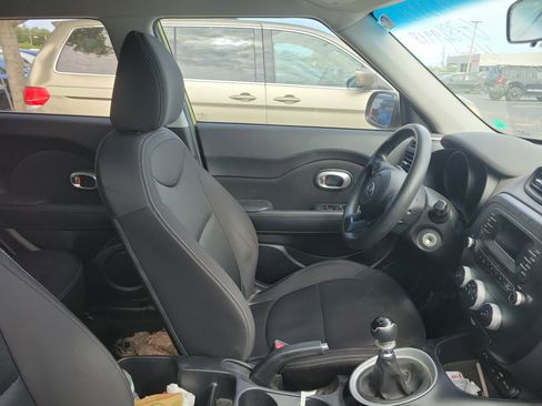 Used 2016 Kia Soul FWD image 10