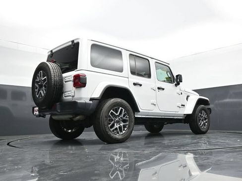 Used 2025 Jeep Wrangler Unlimited Sahara AWD/4WD image 63