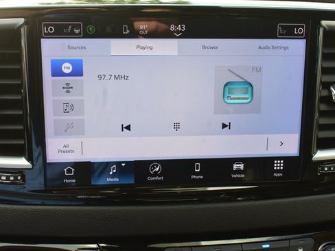 Used 2024 Chrysler Pacifica Touring-L FWD image 25