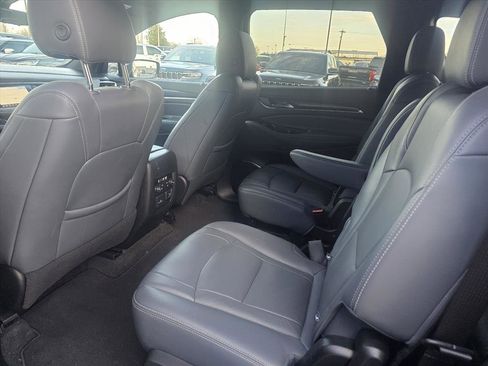 Used 2024 Buick Enclave Premium image 14