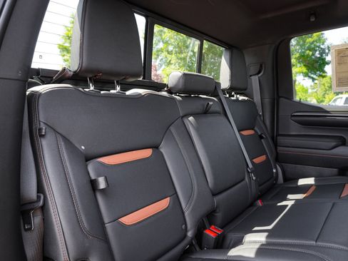Used 2023 GMC Sierra 1500 AT4 w/ AT4 Premium Package AWD/4WD image 34