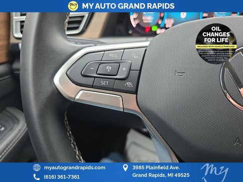 Used 2025 Volkswagen Atlas SE AWD/4WD image 14