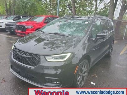 Used 2023 Chrysler Pacifica Touring-L w/ S Appearance Package