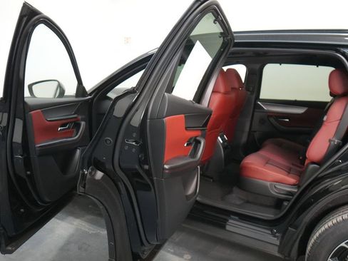 New 2025 MAZDA CX-70 Plug-In Hybrid w/ Premium Plus image 31