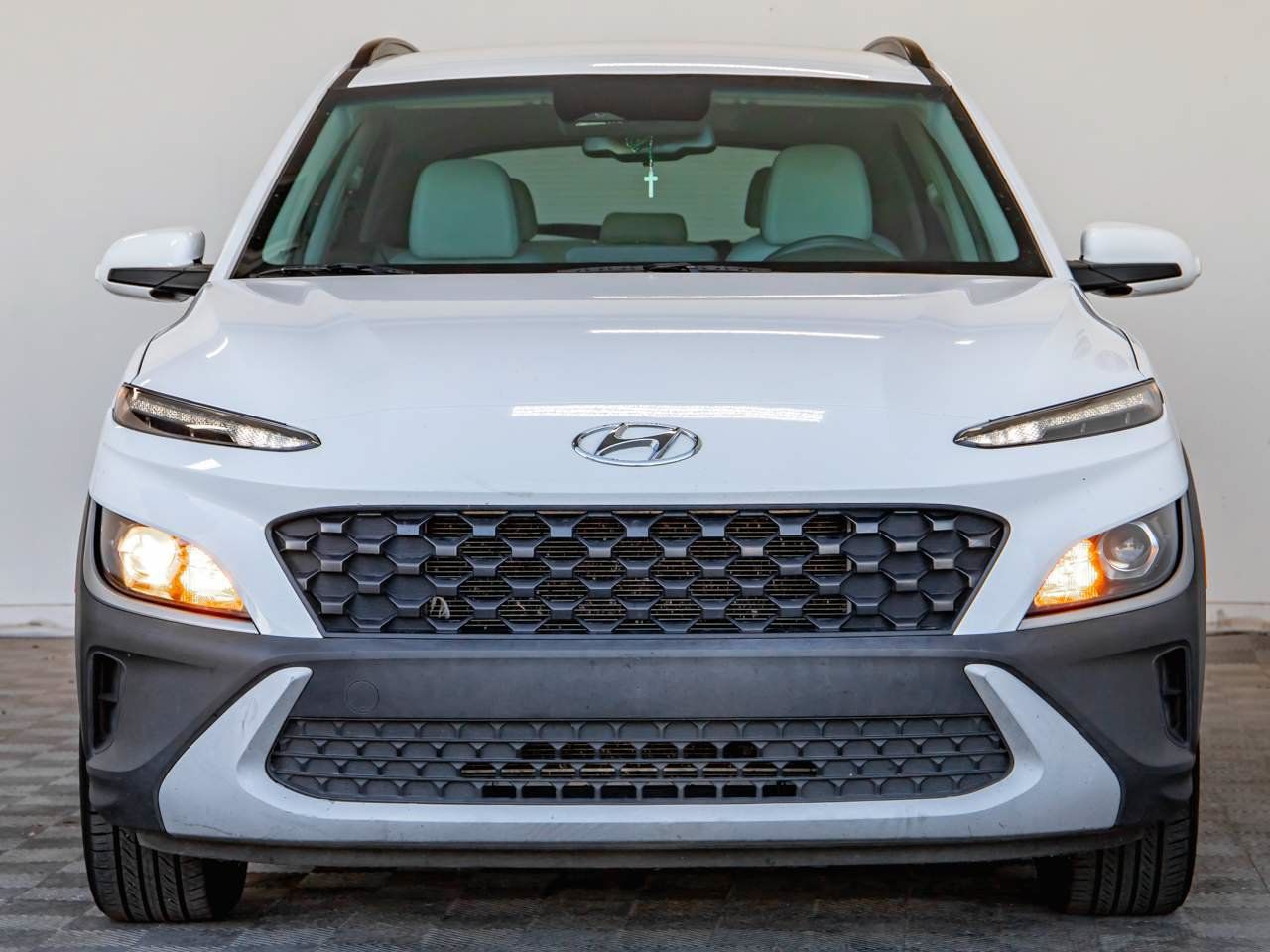 Used 2023 Hyundai Kona SEL w/ Cargo Package FWD image 4