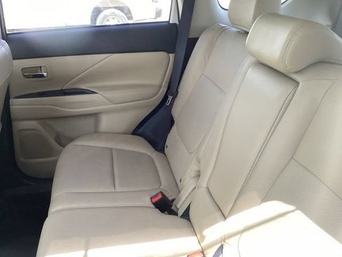 Used 2015 Mitsubishi Outlander SE AWD/4WD image 13