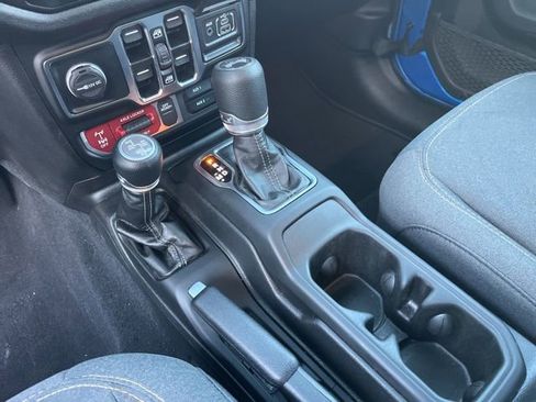 Used 2024 Jeep Wrangler Unlimited AWD/4WD image 27