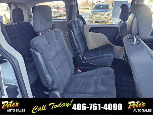 Used 2018 Dodge Grand Caravan SE w/ UConnect Hands-Free Group image 17