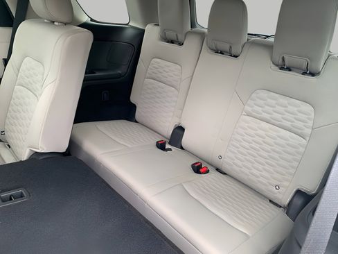 Used 2025 Nissan Pathfinder SV AWD/4WD image 25