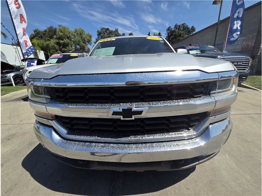 Used 2019 Chevrolet Silverado 1500 LT w/ LPO, Black Pack AWD/4WD image 4