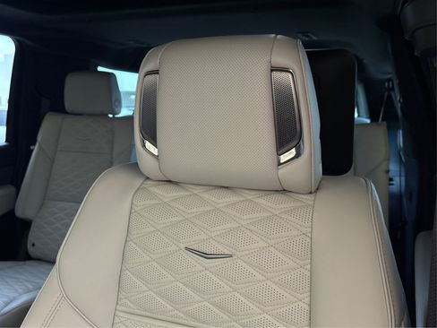 New 2026 Cadillac Escalade ESV Platinum Sport w/ LPO, ONYX Package image 32