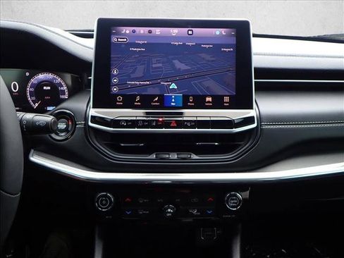 Used 2024 Jeep Compass Limited w/ High Altitude Package image 17