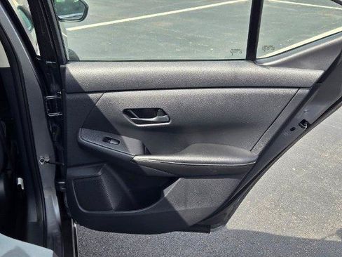 Used 2024 Nissan Sentra SV FWD image 9