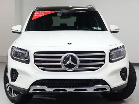 Used 2025 Mercedes-Benz GLB 250 4MATIC image 8