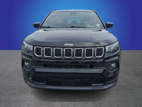 Used 2024 Jeep Compass Latitude AWD/4WD image 2