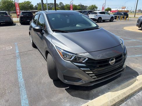 Used 2024 Nissan Versa S FWD image 3