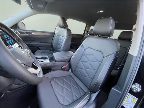 New 2026 Volkswagen Atlas SE image 2