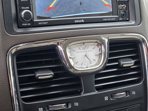 Used 2014 Chrysler Town & Country Touring image 35