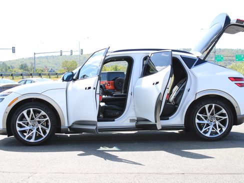 Used 2023 Genesis GV60 Advanced AWD/4WD image 13
