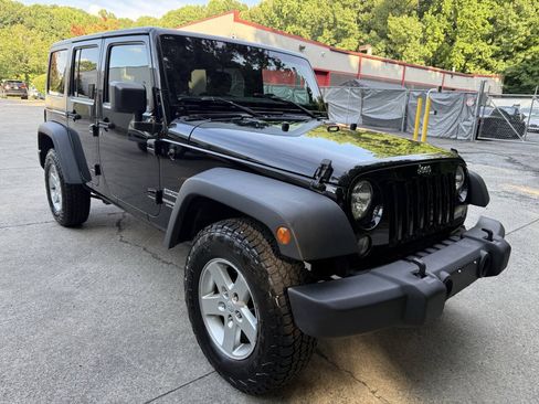 Used 2017 Jeep Wrangler Unlimited Sport w/ Quick Order Package 23S AWD/4WD image 7