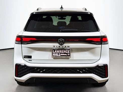 New 2026 Volkswagen Tiguan SE R-Line FWD image 4