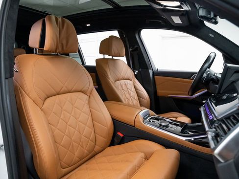 Used 2024 BMW X7 xDrive40i w/ M Sport Package image 25