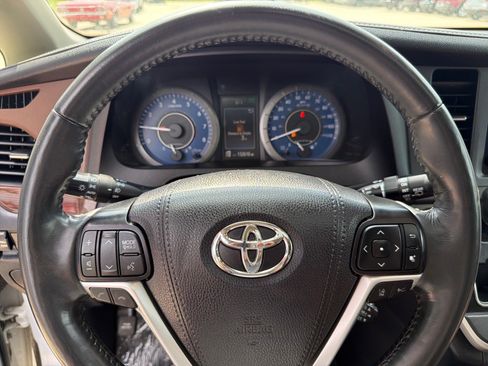 Used 2020 Toyota Sienna Limited Premium AWD/4WD image 17