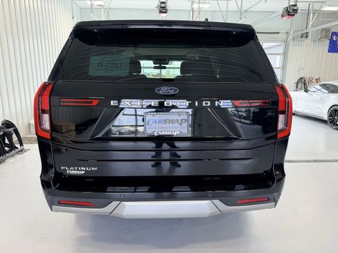 Used 2025 Ford Expedition Platinum AWD/4WD image 4