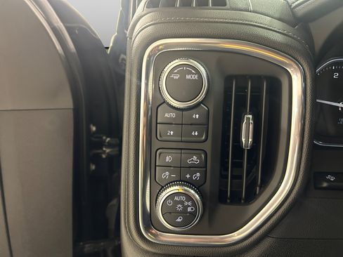 Used 2022 GMC Sierra 2500 Denali w/ Denali Black Diamond Edition AWD/4WD image 21