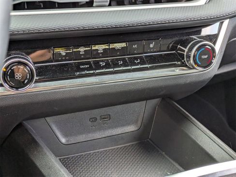 Used 2025 Chevrolet Equinox LT image 22