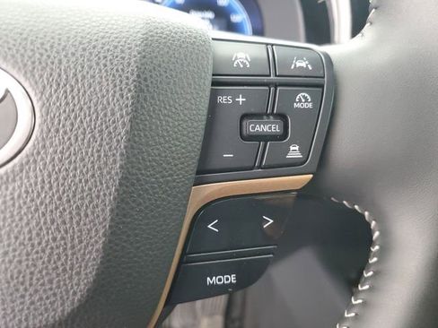 Used 2025 Toyota Crown Signia w/ Advanced Technology Package image 25