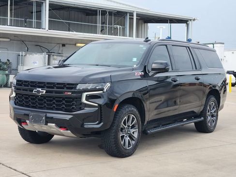 Used 2022 Chevrolet Suburban Z71 w/ Luxury Package AWD/4WD image 3