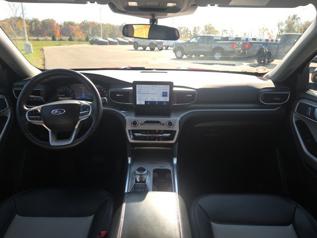 Used 2023 Ford Explorer XLT w/ Equipment Group 202A AWD/4WD image 18