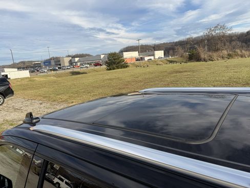 Used 2024 Chevrolet Tahoe High Country w/ Premium Package image 10