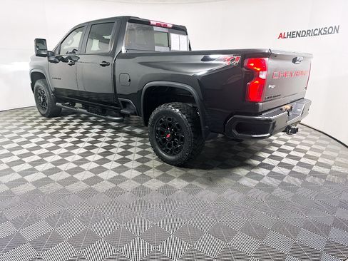 Used 2024 Chevrolet Silverado 2500 LT w/ Midnight Edition image 5