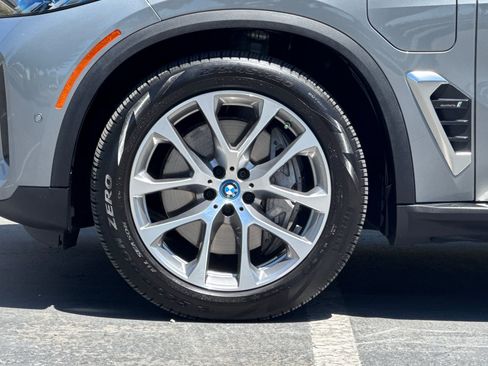 Used 2024 BMW X5 xDrive50e w/ Premium Package AWD/4WD image 39