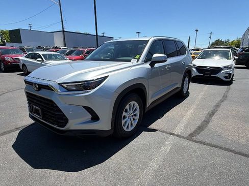 Used 2025 Toyota Grand Highlander FWD image 1