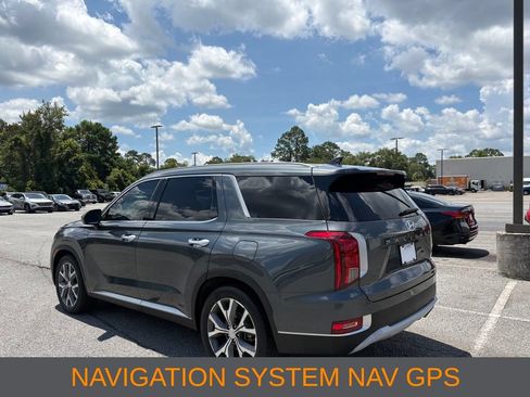 Used 2022 Hyundai Palisade SEL w/ Premium Package FWD image 3