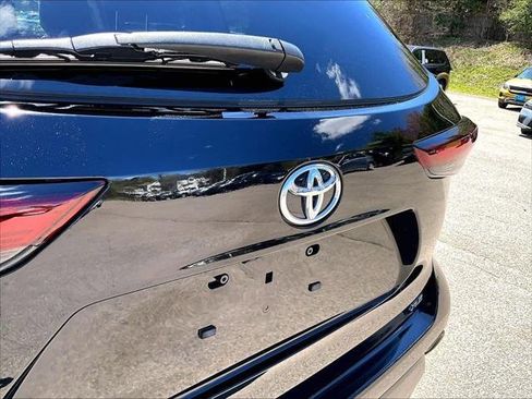 Used 2024 Toyota Highlander XLE FWD image 30