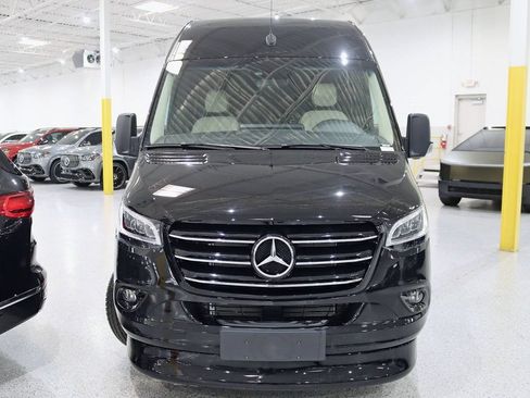 Used 2024 Mercedes-Benz Sprinter 3500 image 7